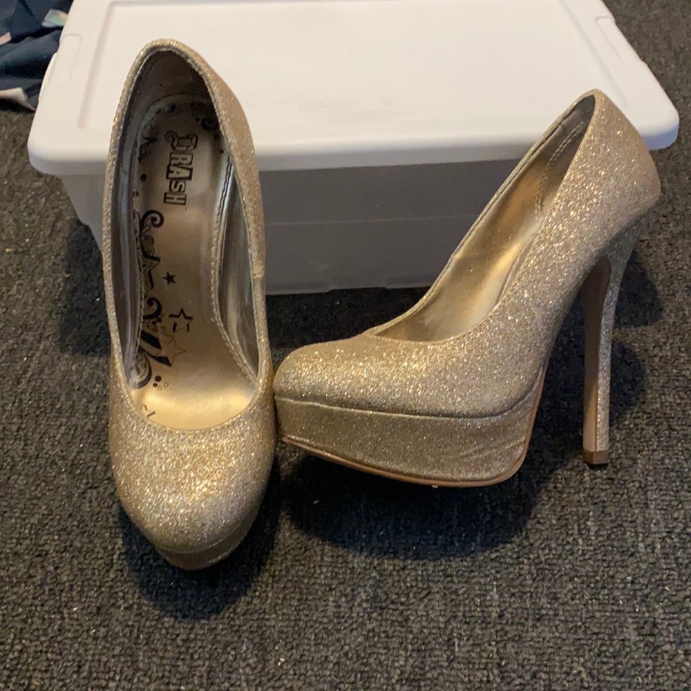 Brash, gold sparkle size 5